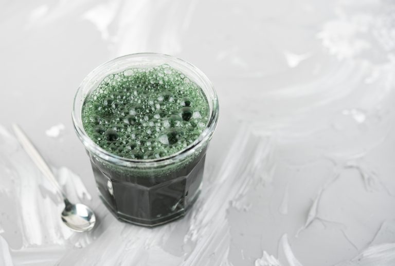 Spirulina: pro, contro e precauzioni
