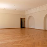Pavimento lucido o opaco? Come scegliere la finitura in base a materiale, luce e ambiente